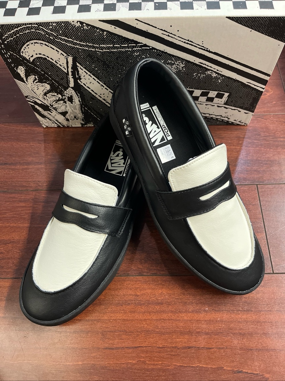 Mens 10.5 Vans Skate Loafer Slip On Leather Black White Shoe Sneaker New In Box